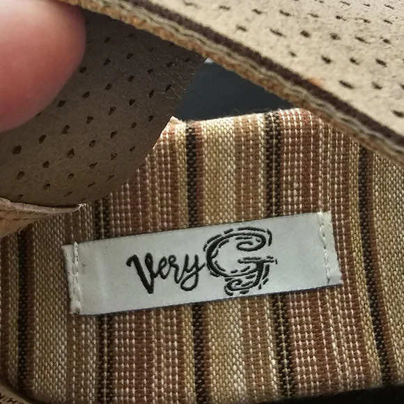 Very G size 6.5 sandals - Picture 3 of 5